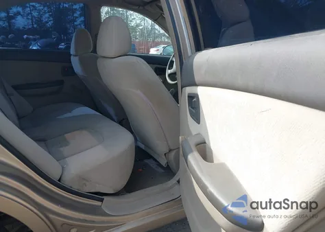 2004 Kia Spectra Ex/Lx z USA, uszkodzony, nr VIN KNAFE121045040480